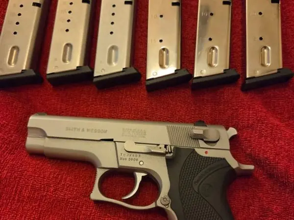 S&W 5906 standless steel with 6 magazines in pristine condition