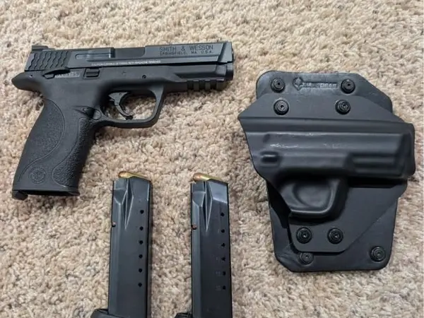 Smith and Wesson M&P 40 cal with holster