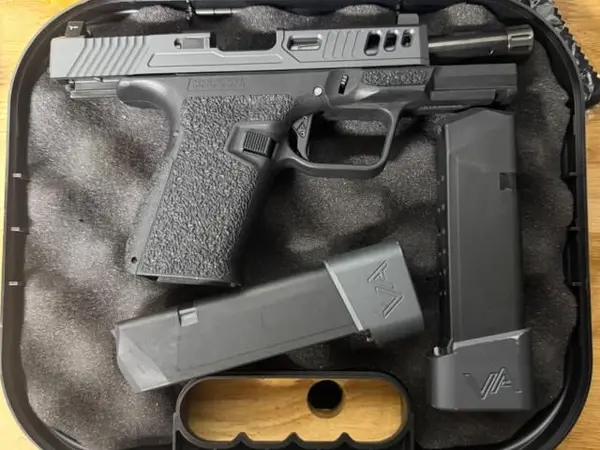 Nomad 9 Glock clone