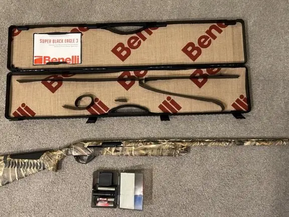 Benelli super black eagle 3 (12  guage)