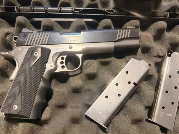 Kimber 1911 Custom II with 5 mags