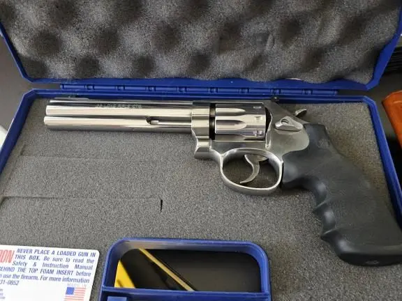 S&W 617-6 10 shot 22LR