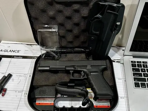 Glock 40MOS w/extras