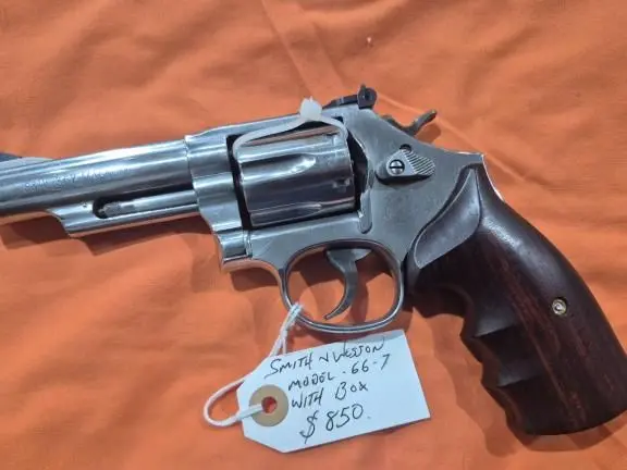 SMIITH & WESSON