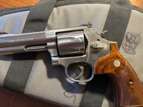 Smith and Wesson 357 plus 7 shot model 586