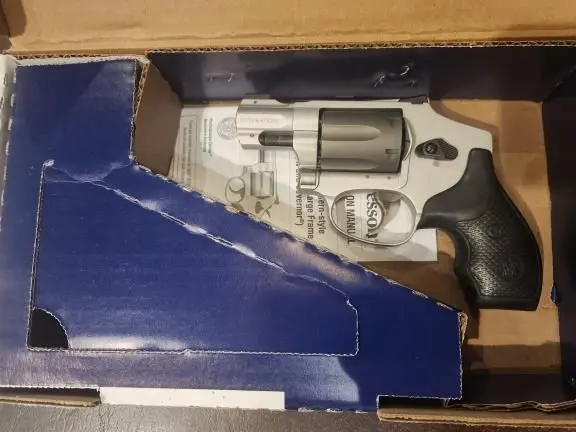 S&W model 632 Ultimate Carry 32 HR Mag w/no lock