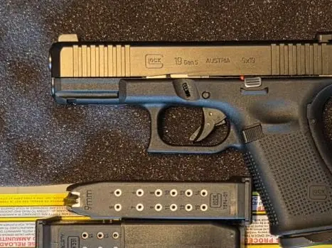 GLOCK G19 gen5 WITH TRIJICON NIGHT SIGHTS YOU MUST BE 21 OR OLDER WITH VALID SC DRIVERS LIC AND CLEAN BACKGROUND WITH NO CRIMINAL RECORD $525 FIRM CASH NO TRADES