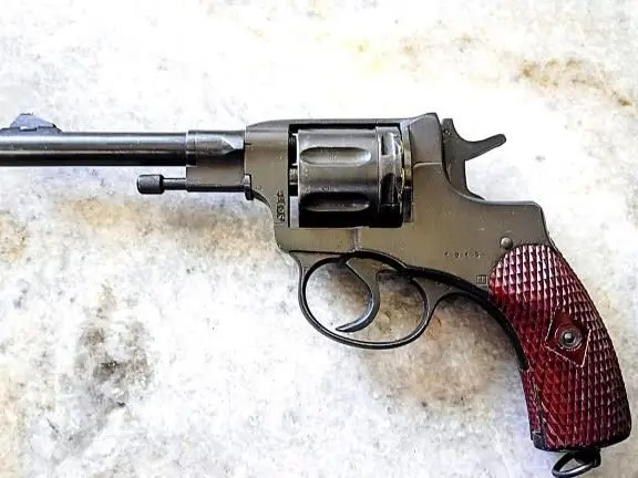 RUSSIAN NAGANT REVOLVER