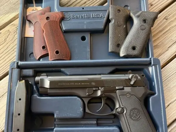Beretta 92FS w/Extra Grips