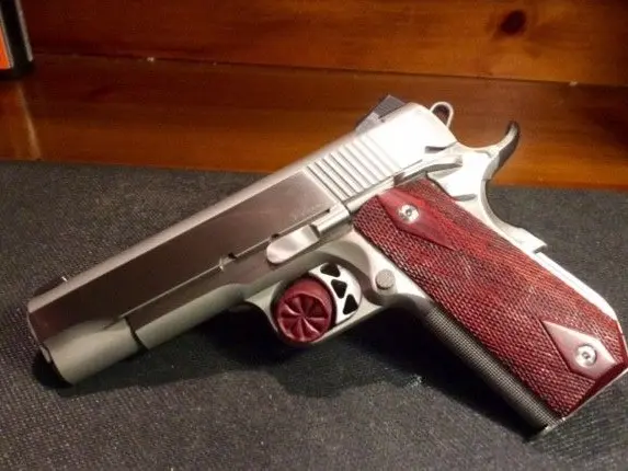 Dan Wesson 1911 Commander Classic Bobtail 45 ACP