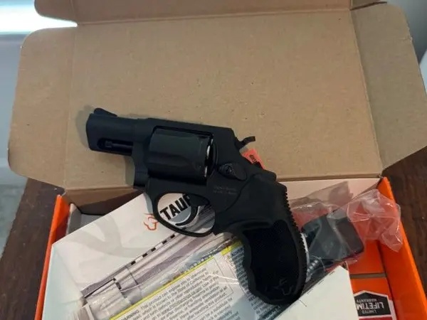 NEVER BEEN SHOT!! TAURUS 605! .357/.38+p!! 2 inch! All stainless steel!
