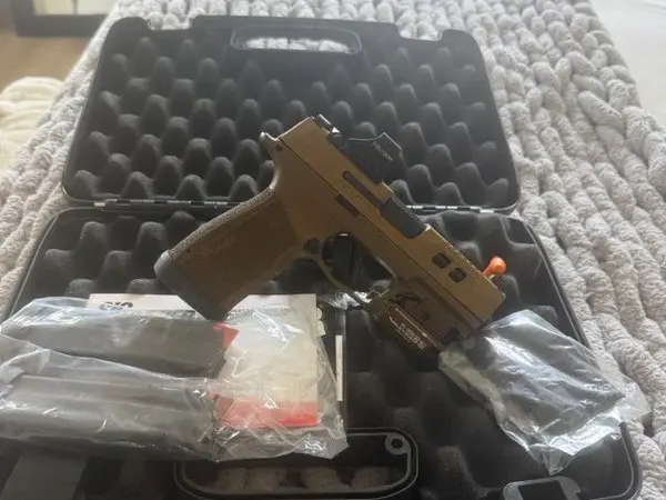Sig P365 X-macro TacOps 9mm, ported, FDE, Holosun, olight.