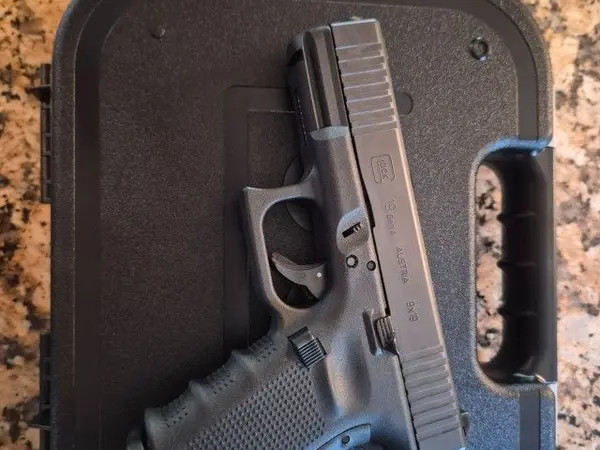 Glock 19 " Summer Edition"