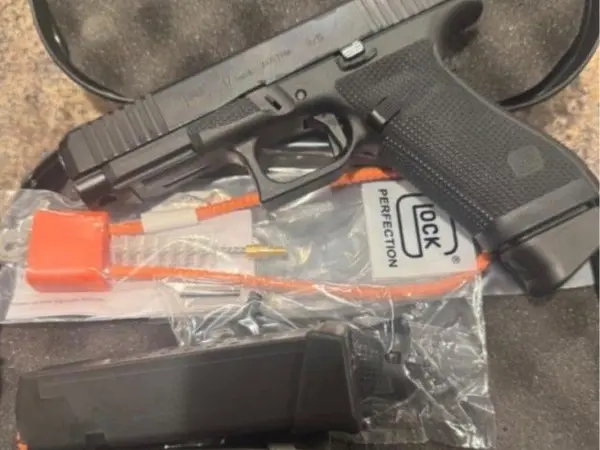 Gen 6 Glock 17 w/night sites