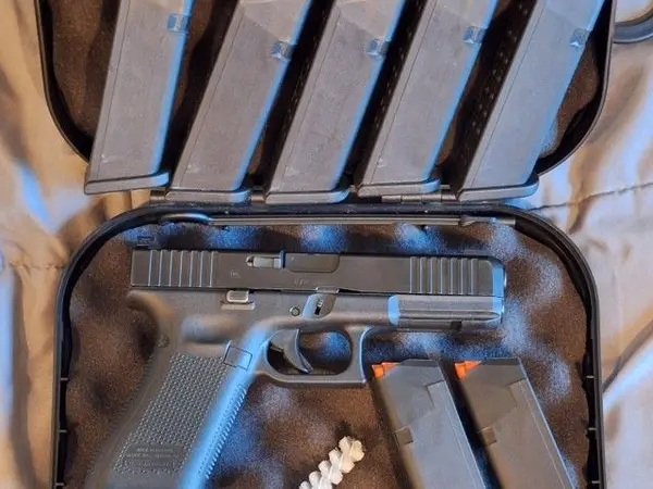 Glock 17 GEN 5, Trijicon HD XR night sights, and 7 OEM mags