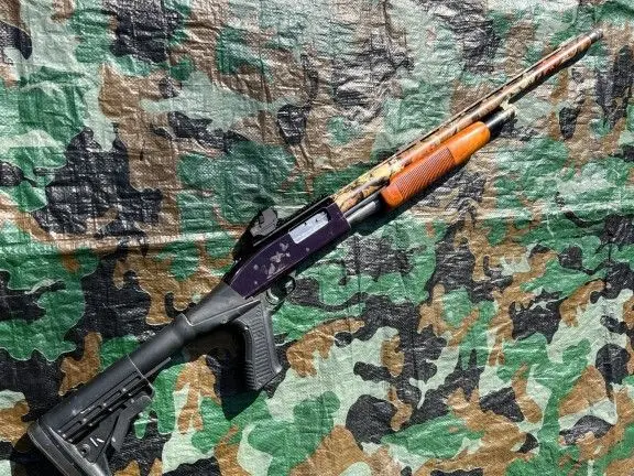1974 Mossberg 500AT Waterfowl Game Scene 12 GA Hunting Shotgun