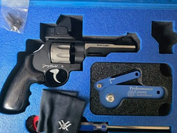 Smith & Wesson 327 WR