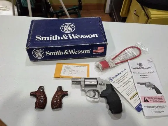 SMITH & WESSON LADY SMITH 38 SPC