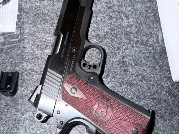 Colt Commander 38 super 1911