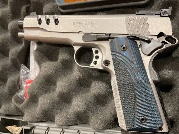 Smith and Wesson Performance Center 1911 .45