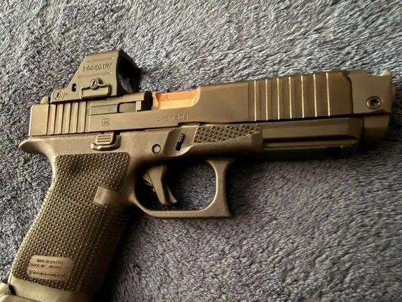 GLOCK 19 GEN 6 PLUS EXTRAS!! OFFER!!