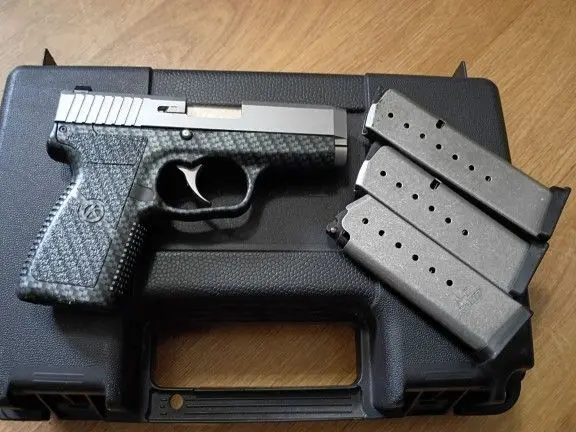 Kahr CW9 --- 9MM --- 3mags --- LN
