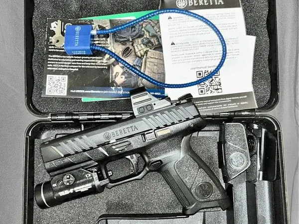BERETTA APX A1 FULL SIZE 9MM, HOLOSUN X2 RED DOT + STREAMLIGHT TLR-1 + 5 MAGS + BLACKHAWK HOLSTER
