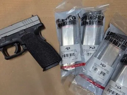 Springfield XD-40 2 tone 5 mags!