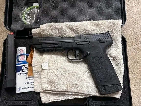 S&W 22X Magnum Pistol. <span class="__cf_email__" data-cfemail="81eee9e5e0e2e9e0c1e4e0f3f5e9ede8efeaafefe4f5">[email protected]</span>