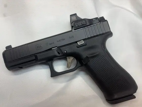 Glock 17 Gen 5 w/ EoTech EFLX Optic