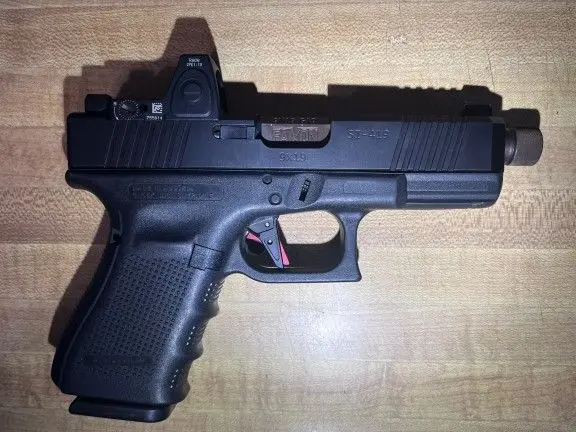 Glock 19 LOADED!