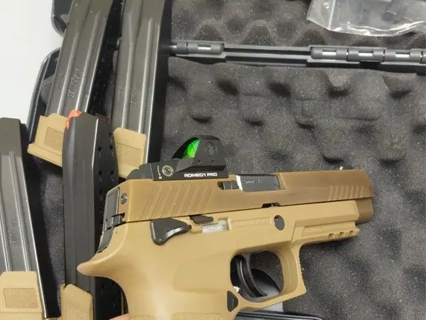 In Manila** Sig M17, TS, 4 21rd Mags, Romeo1Pro