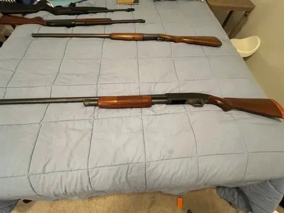 Mossberg 500 (fixed full choke and 3" reciever)