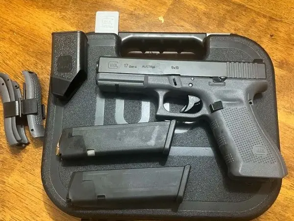 Glock 17 gray frame !!