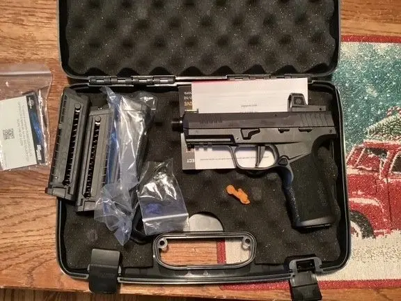 SIG SAUER P322 THREADED BARREL, ROMEO RED DOT, EXTRA MAGS