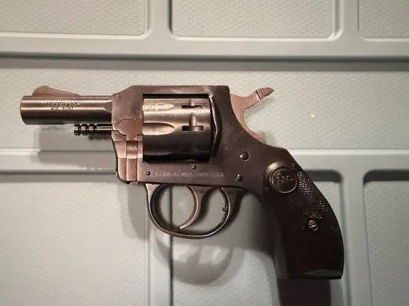H&R .22lr REVOLVER