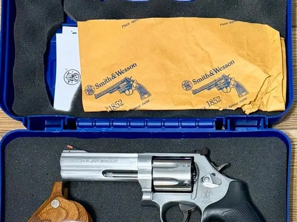 Smith & Wesson 686-6 Plus, 4” Bbl, .357 Magnum