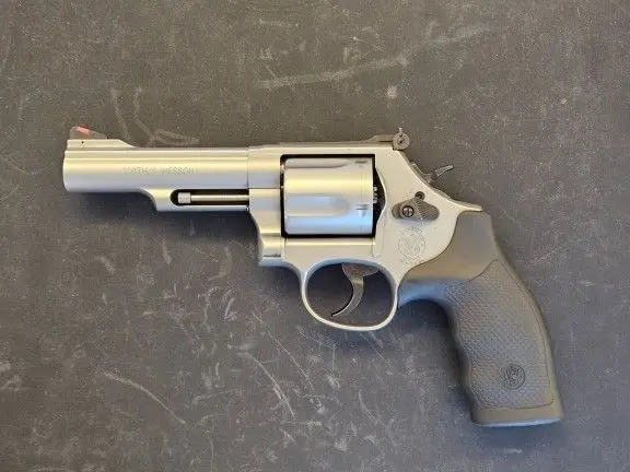 Smith & Wesson Model 69 Combat Magnum 4.25" Barrel