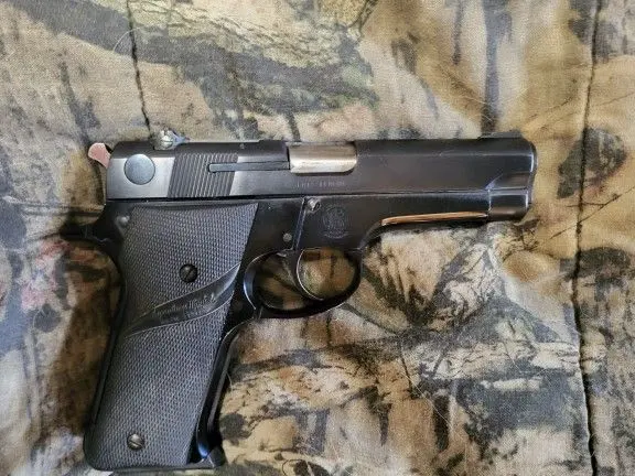 Smith and Wesson Model 59 9mm. VERY Good Condition