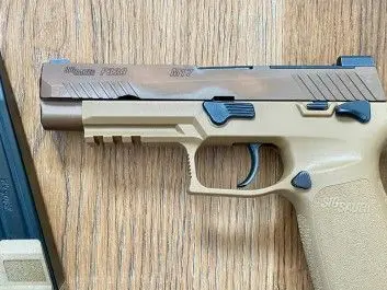 Sig Sauer P320 - M17