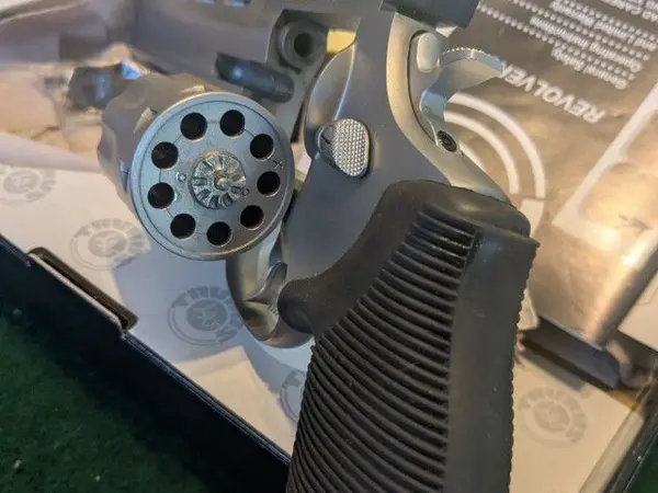Taurus revolver nine rounds cylinder like new and box all paperworks