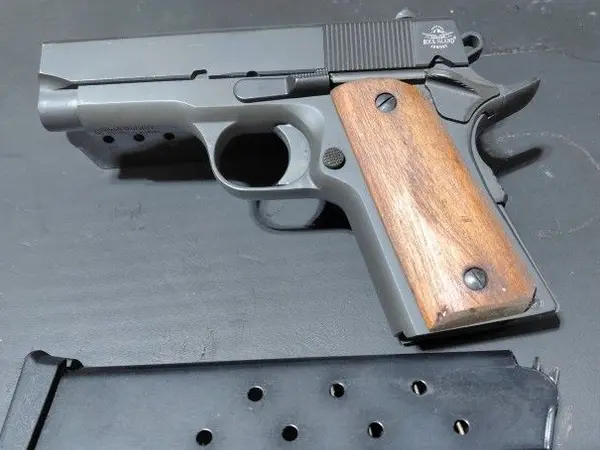 1911 Rock Island Commander 45 acp