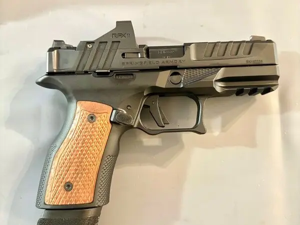 Springfield Echelon 4.0c with Sharps Bros grip