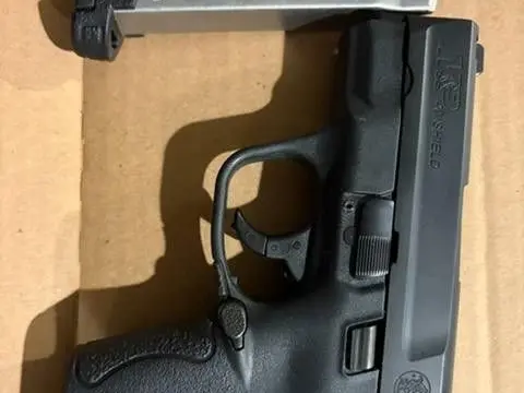 Smith& Wesson 9 mm shield
