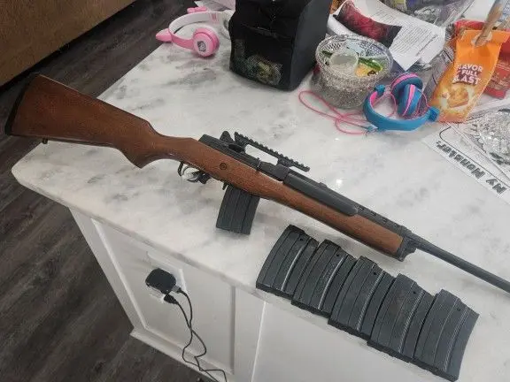 Ruger Mini-14 5.56 with 6 Ruger magazines