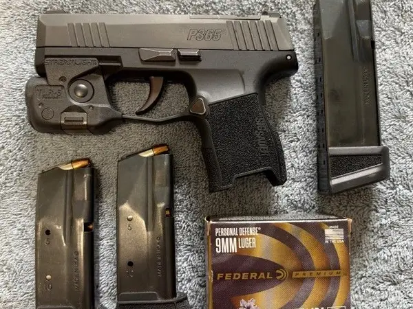 Sig P365 (optic cut) - 3 Mags and Streamlight