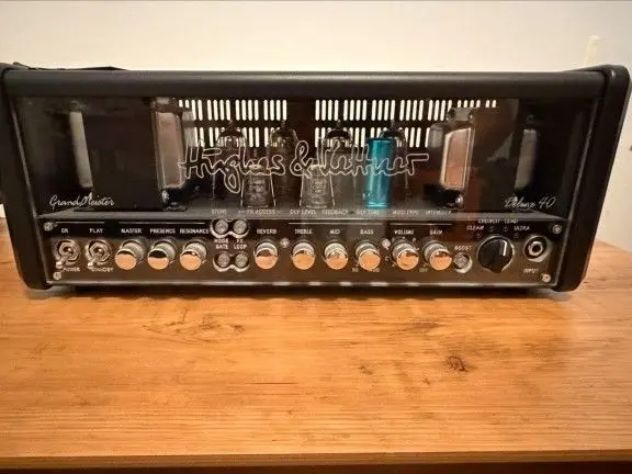 Hughes & Kettner Tubemeister deluxe 40 with foot switch
