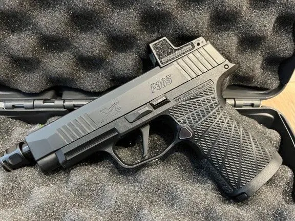 Sig Sauer P365 XL – Wilson Combat Grip, Romeo Zero, Griffin Comp & Threaded Barrel