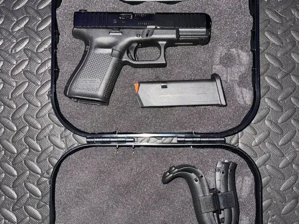 Glock 19 Gen5 w/night sights