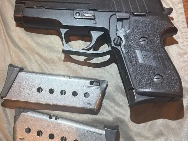 Sig Sauer P245 (local area code)6219541